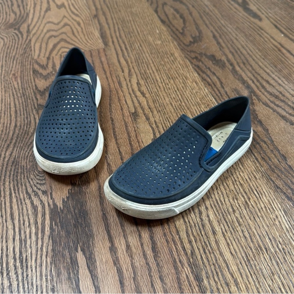 Y13 crocs slip on sandals